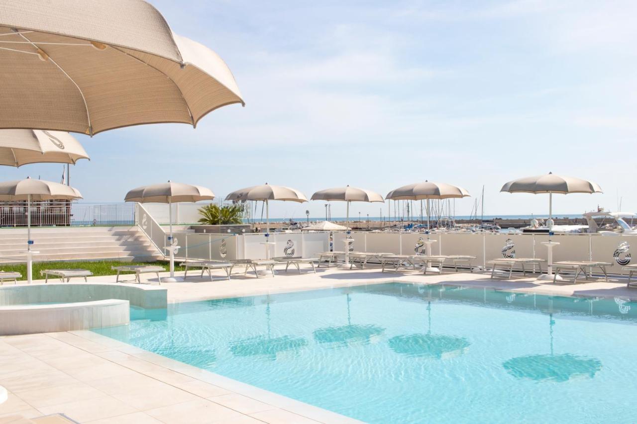 נומאנה Hotel Scogliera מראה חיצוני תמונה