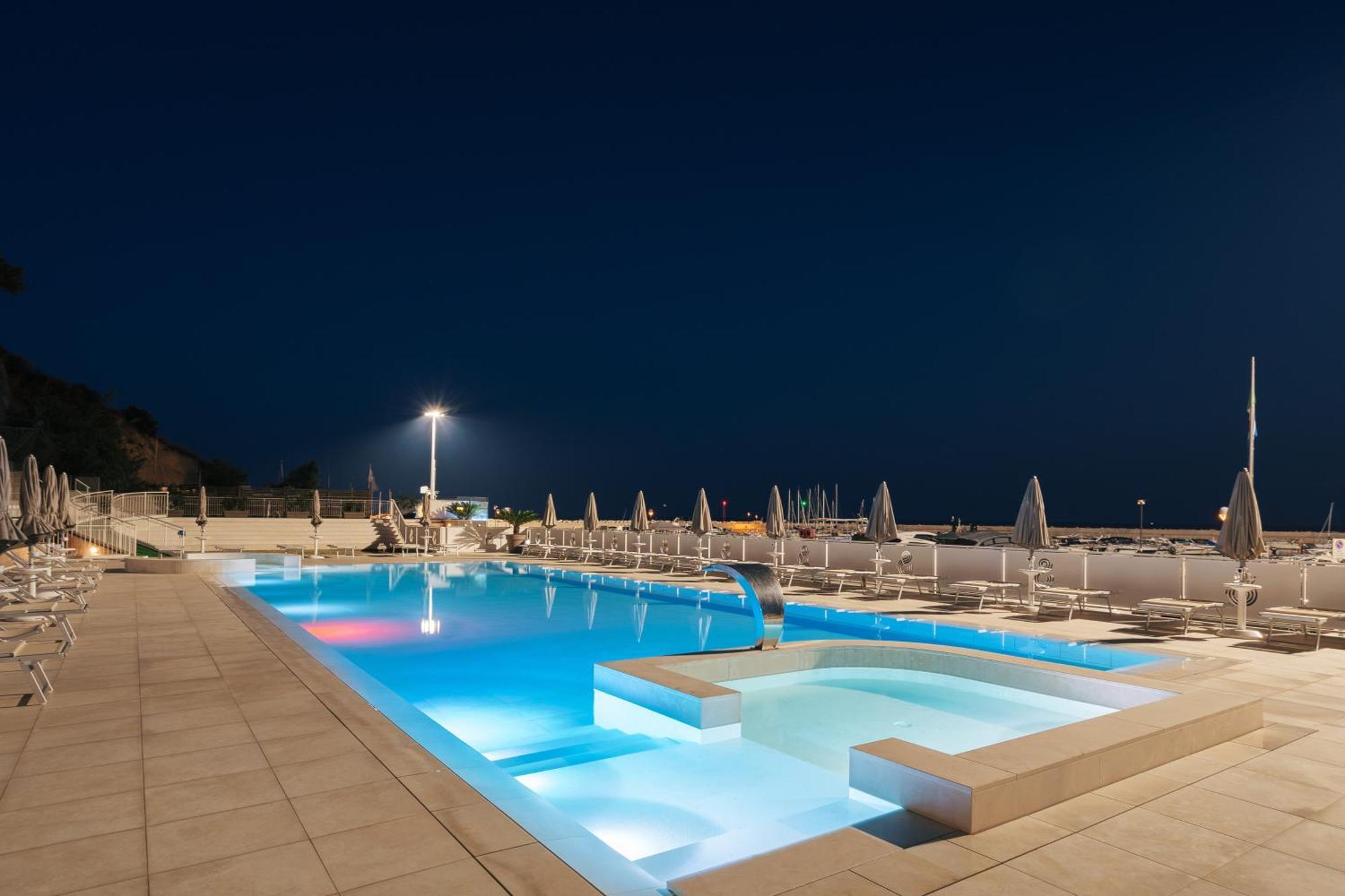 נומאנה Hotel Scogliera מראה חיצוני תמונה