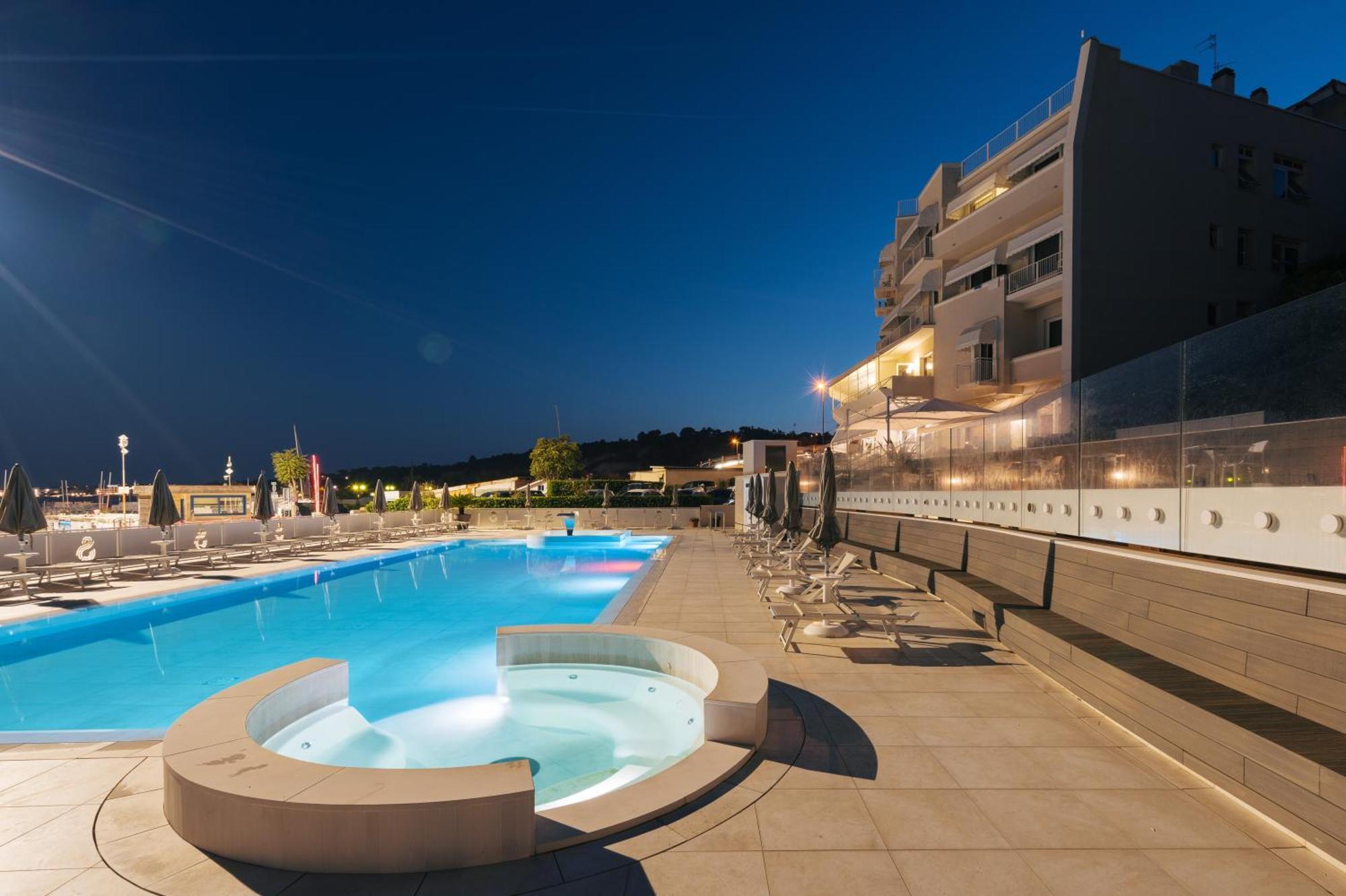 נומאנה Hotel Scogliera מראה חיצוני תמונה