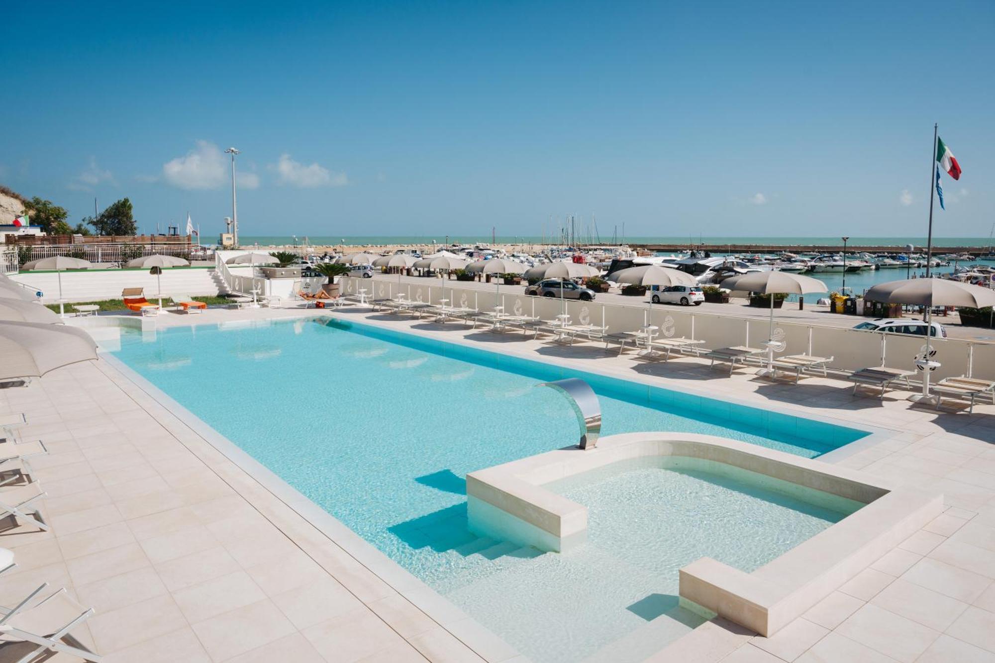 נומאנה Hotel Scogliera מראה חיצוני תמונה
