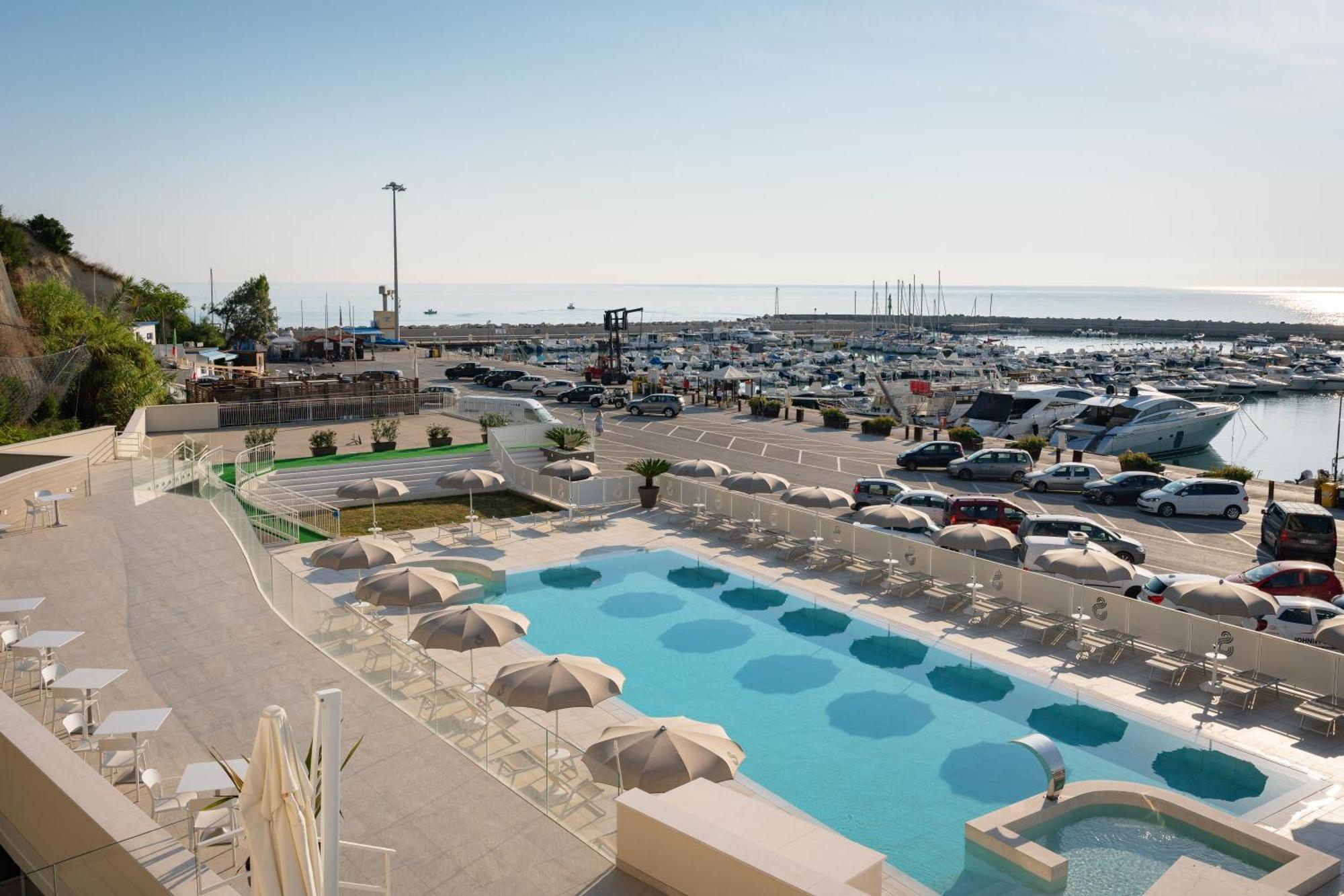 נומאנה Hotel Scogliera מראה חיצוני תמונה