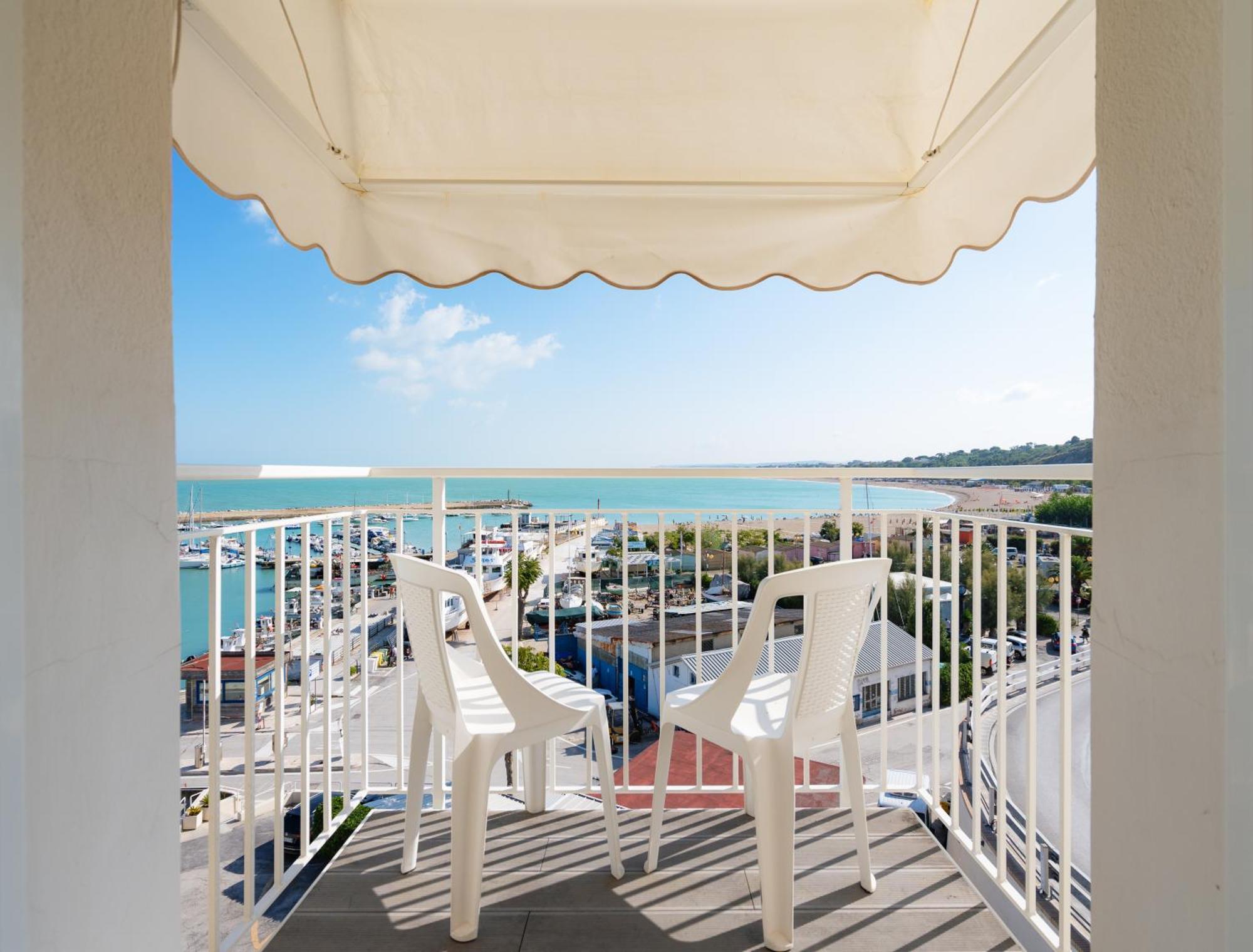 נומאנה Hotel Scogliera מראה חיצוני תמונה