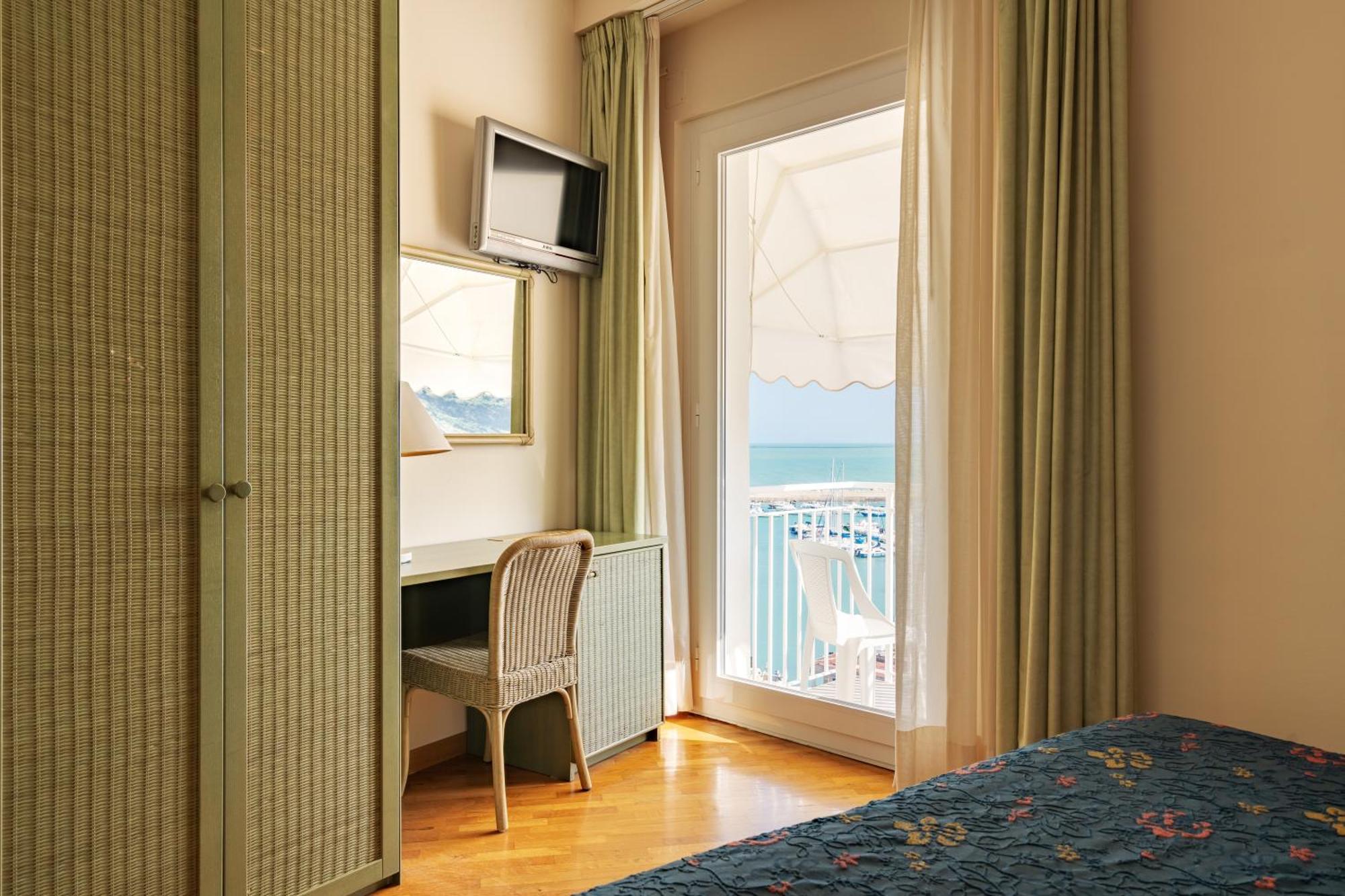 נומאנה Hotel Scogliera מראה חיצוני תמונה