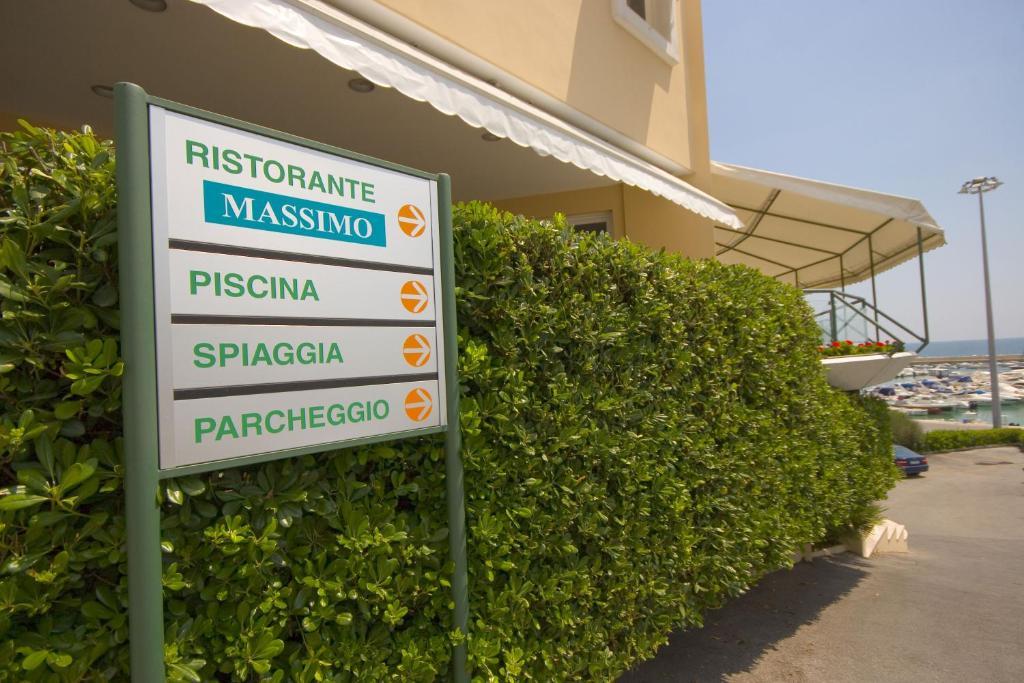 נומאנה Hotel Scogliera מראה חיצוני תמונה